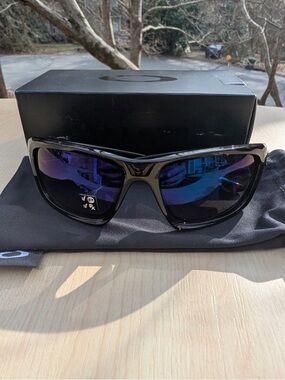 POLARIZED Oakley sunglasses black with blue lenses BRAND NEW IN BOX! AUTHENTIC